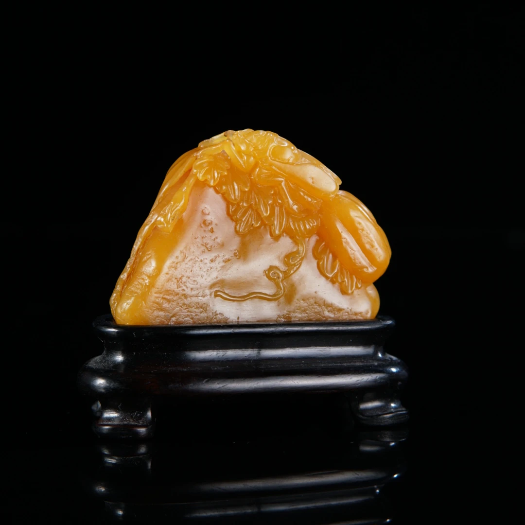 lot024-林信容寿山田黄石《一鸣惊人》摆件23*48*35