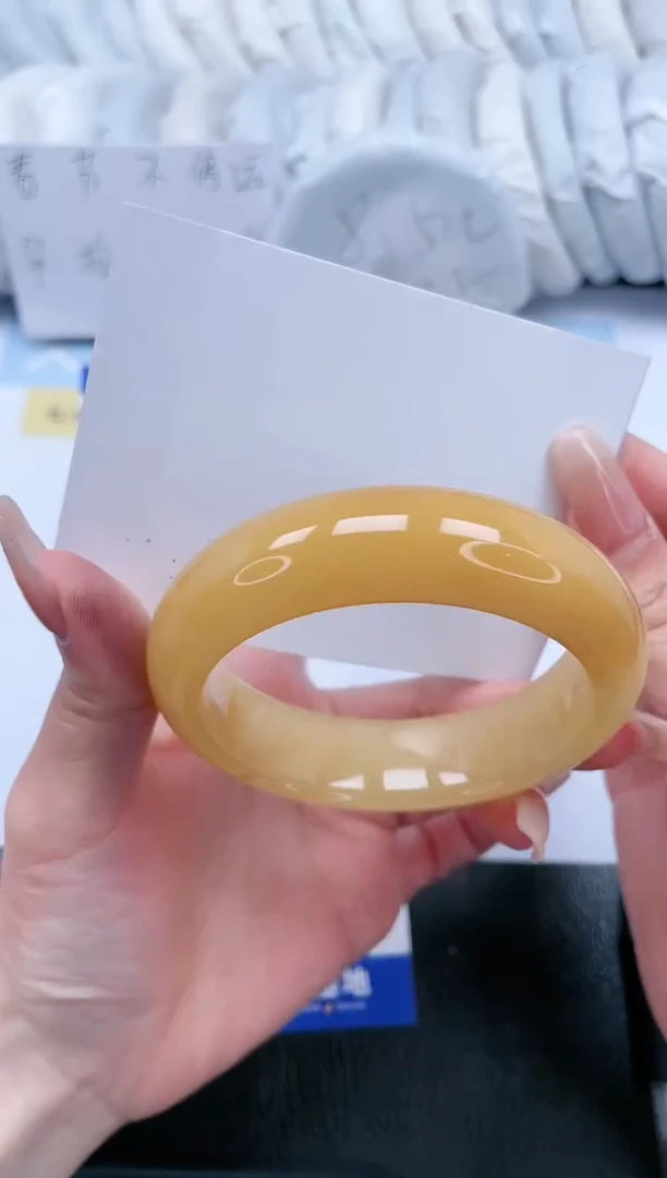 【闪购商品】石英质玉手镯未镶嵌T204-57.5