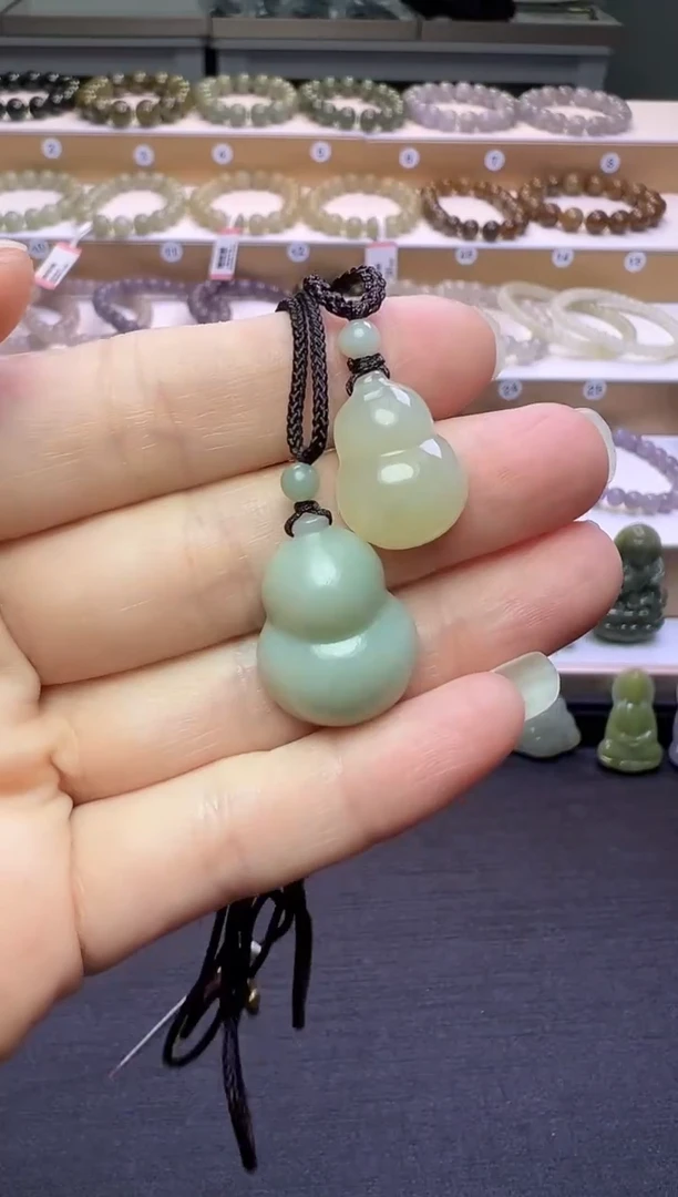 颈饰未镶嵌和田玉5号链接两个12米有瑕疵