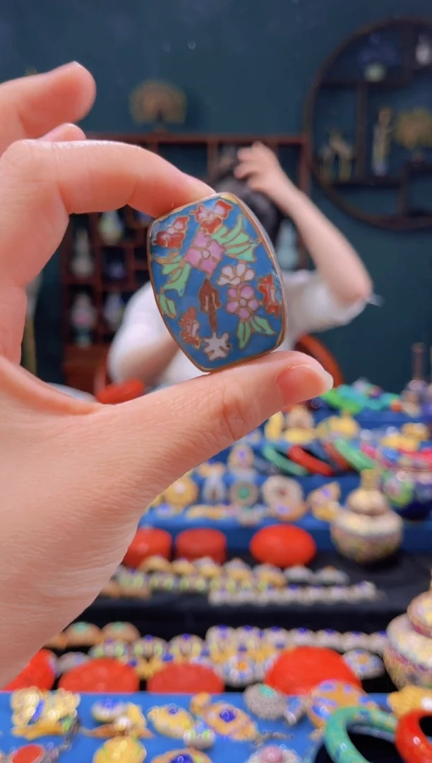 景泰蓝银蓝粉盒湖蓝色