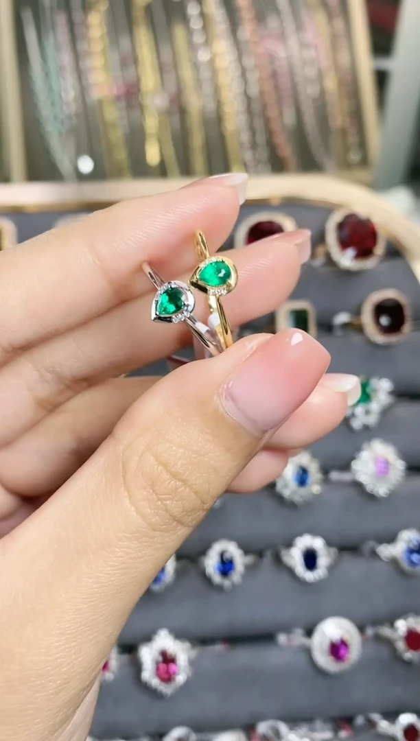 戒指18K金镶嵌祖母绿多样性发其一