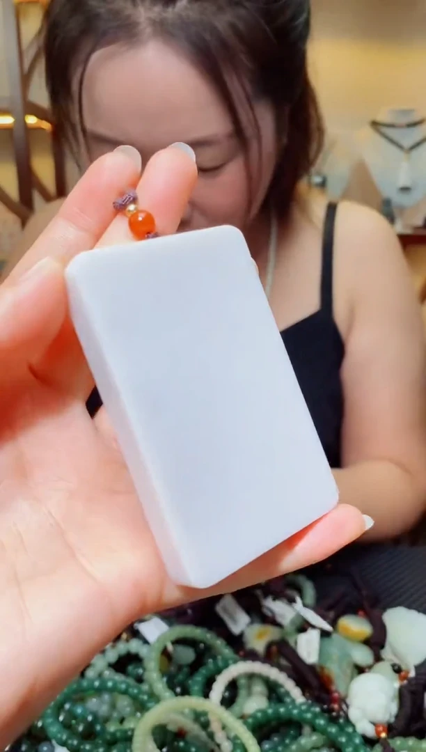 和田玉未镶嵌颈饰1