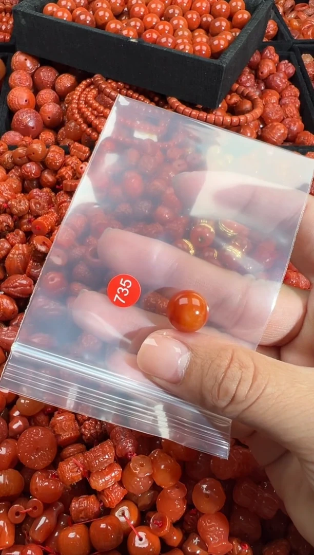 南红玛瑙未镶嵌颈饰1