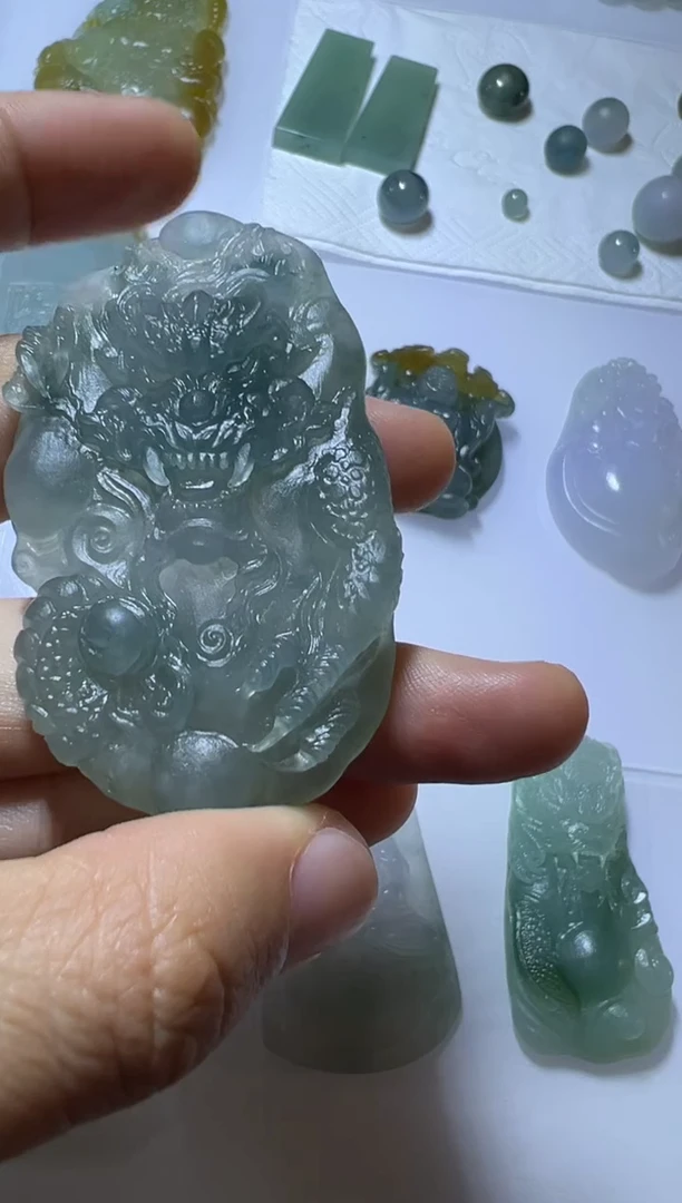 未镶嵌定制翡翠龙牌