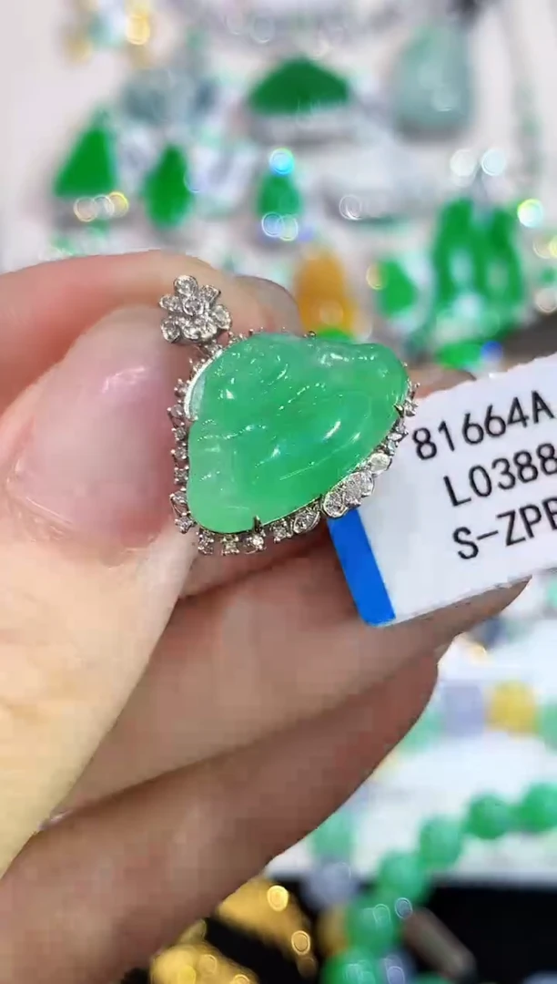 吊坠(不含链)18K金镶嵌翡翠L0388多样性发其一