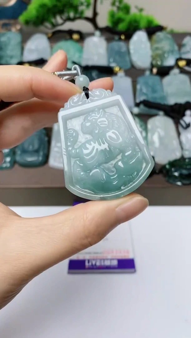 翡翠未镶嵌颈饰