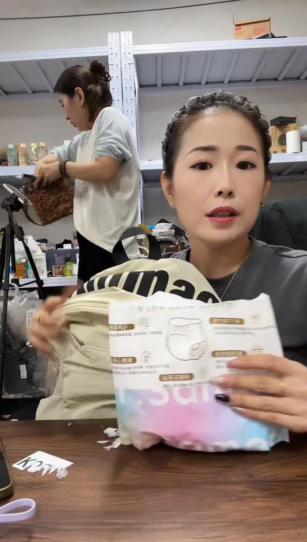 PVC点点小红心 没关注的关注一下主播 小同博士安睡裤发六包