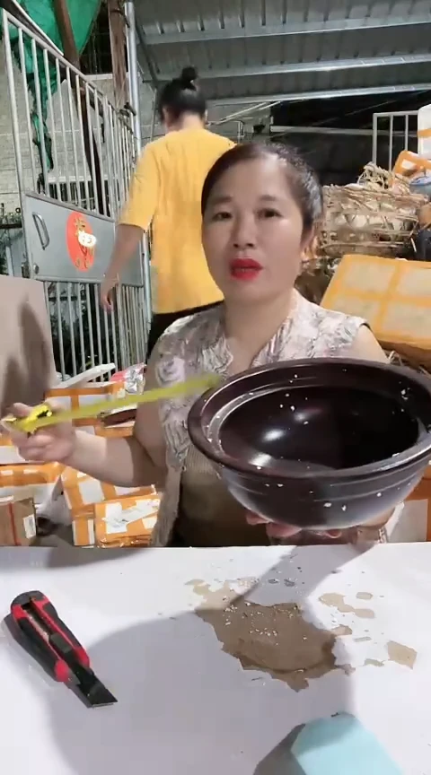 3933瑕疵咖色砂锅碗
