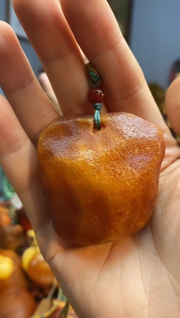 未镶嵌颈饰琥珀吊坠