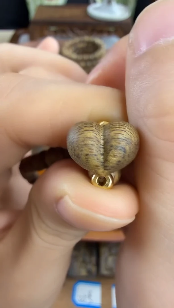 沉香沉香碎屑奇楠沉香原材料小屁桃一个卡1.2