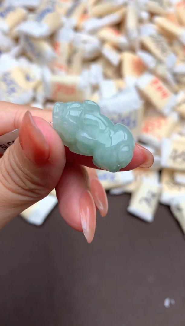 未镶嵌挂件翡翠—
