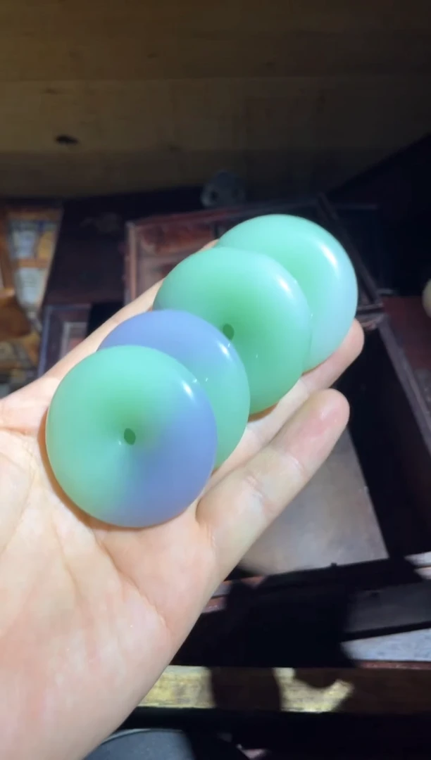 【闪购商品】俏色平安扣1件随机发1件