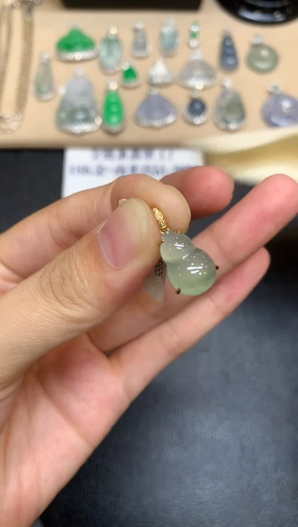 18K金镶嵌戒指翡翠葫芦【无服务费【24小时鉴赏期】