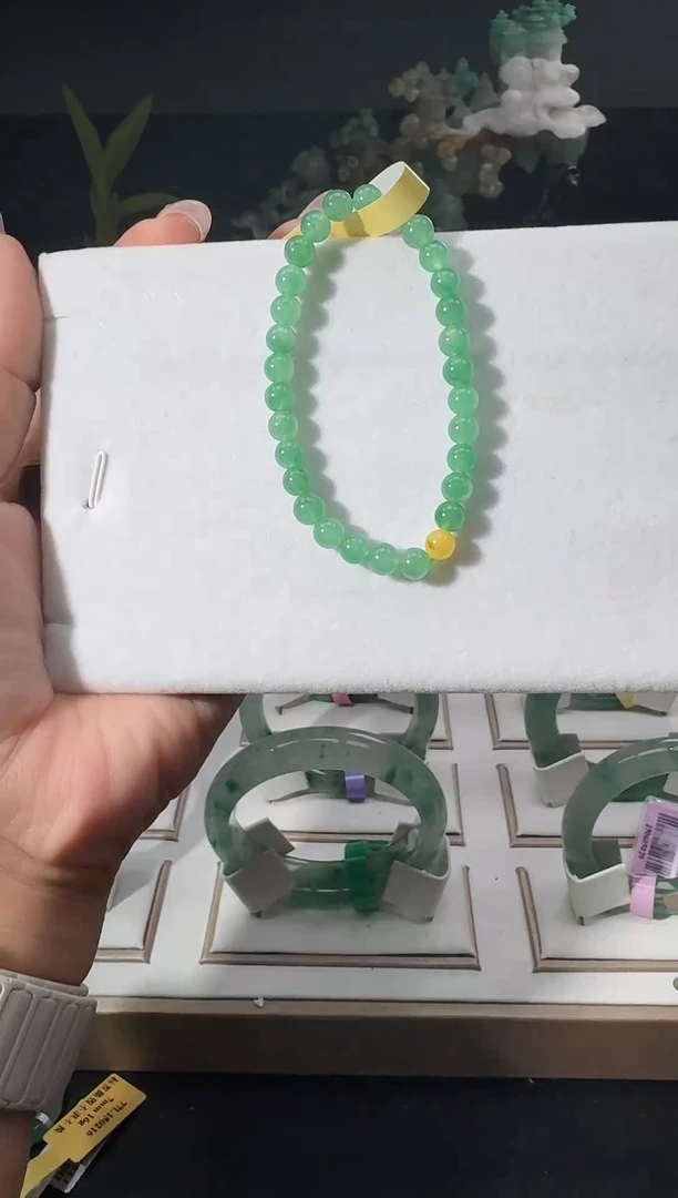 未镶嵌手串石英质玉（非洲翠）手串