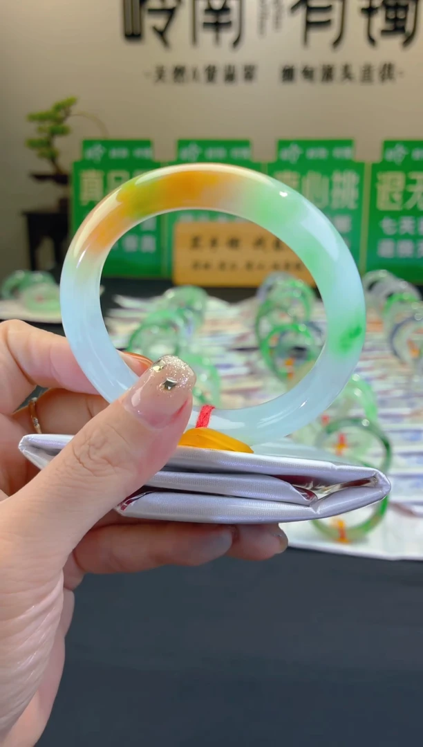 未镶嵌手镯翡翠A9,全款11W，定金2W