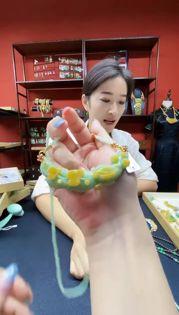 颈饰未镶嵌翡翠吊坠