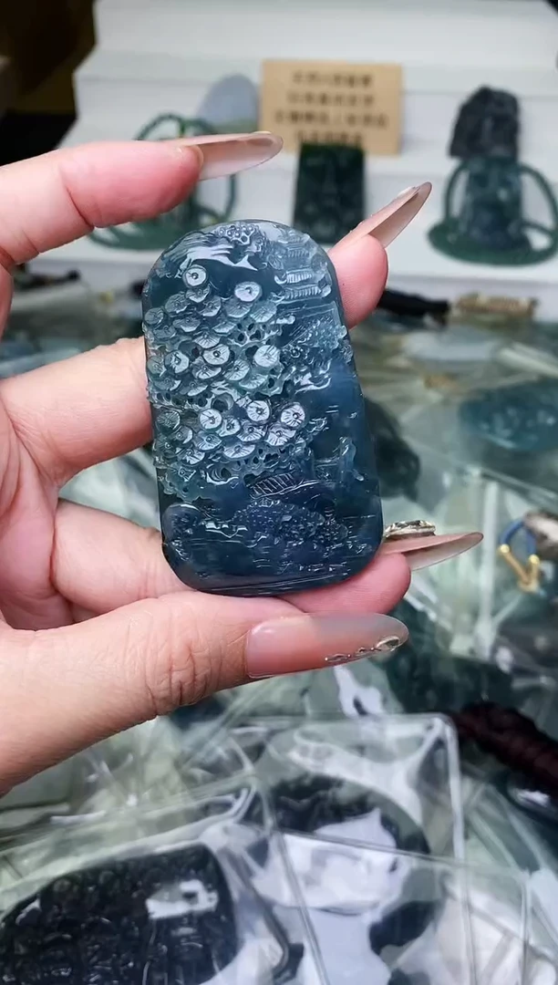 颈饰未镶嵌翡翠