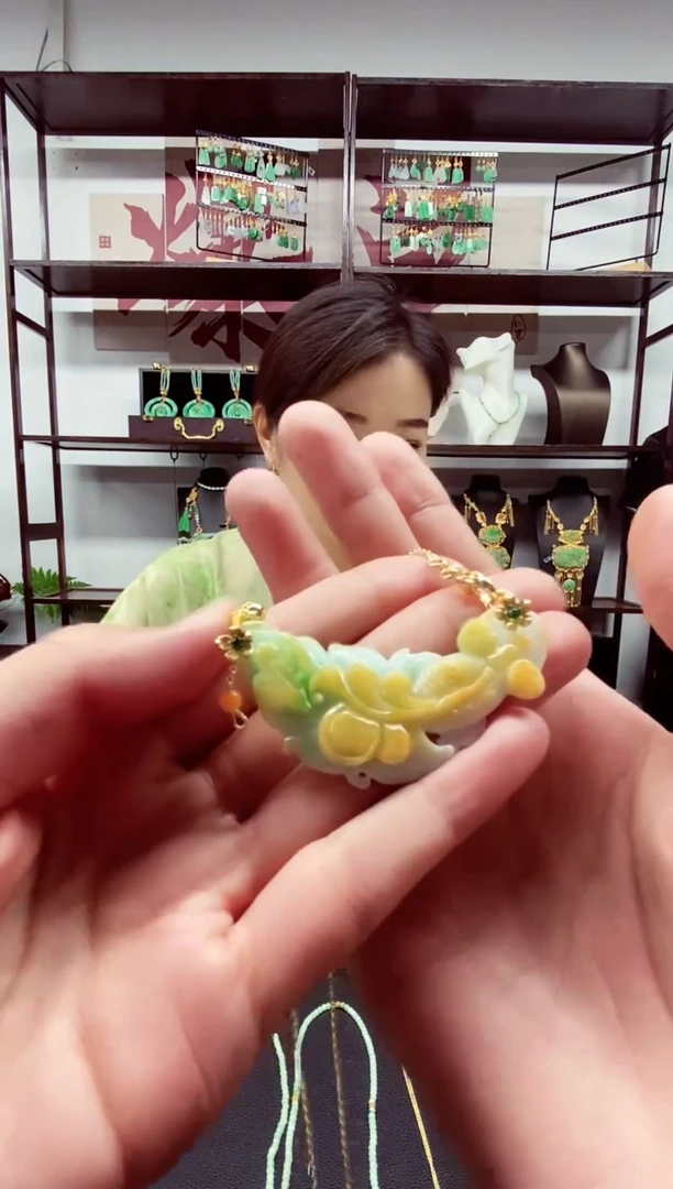 翡翠未镶嵌颈饰翡翠吊坠