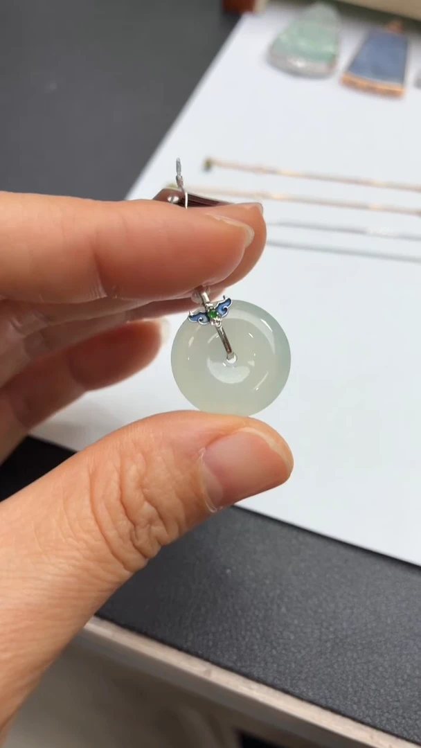 颈饰18K金镶嵌翡翠天然翡翠A货