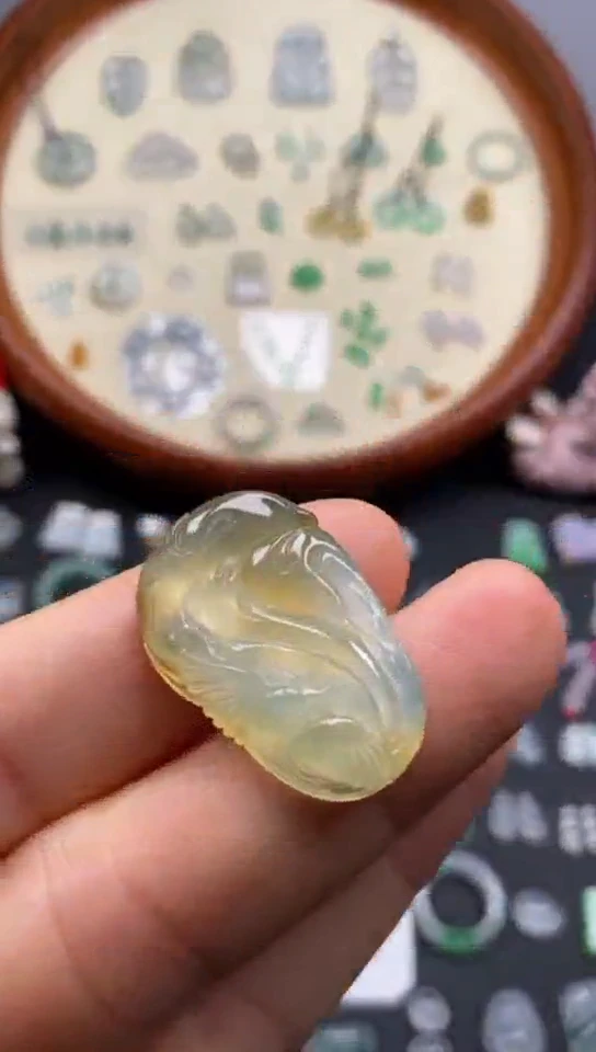 翡翠未镶嵌颈饰冰黄翡金凤飘/芬