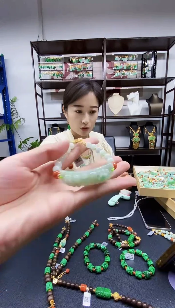翡翠未镶嵌颈饰翡翠手串