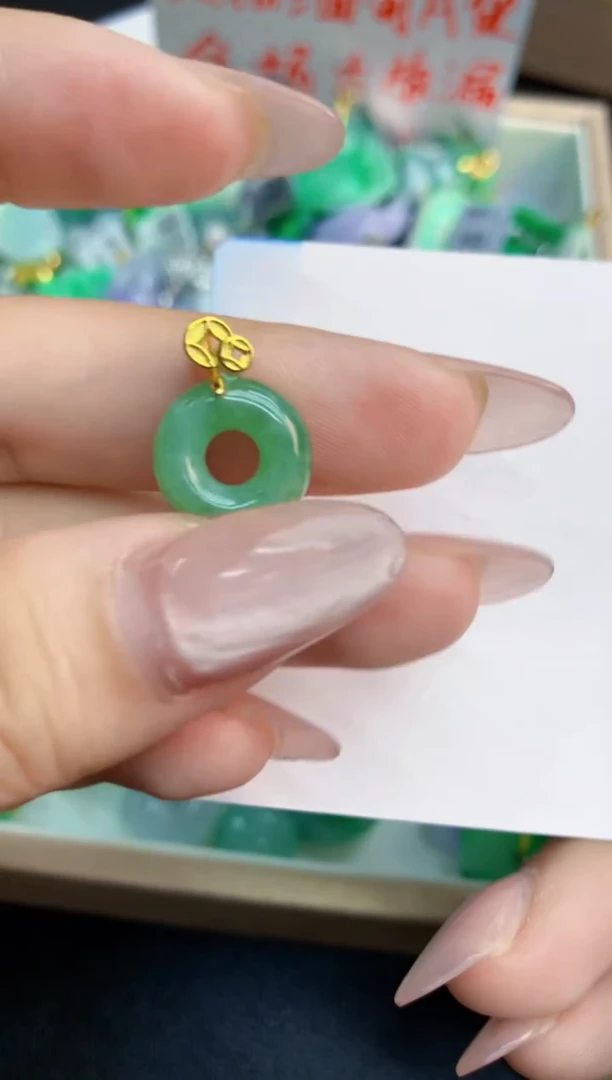 翡翠未镶嵌吊坠(不含链)1