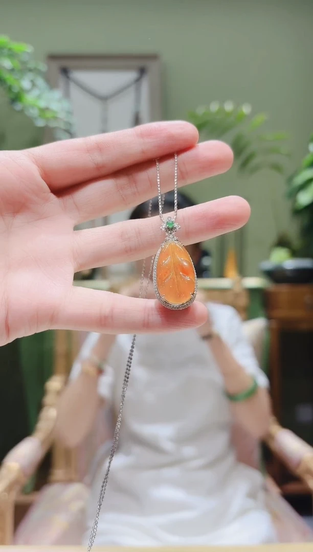 颈饰18K金镶嵌翡翠翡翠吊坠Z