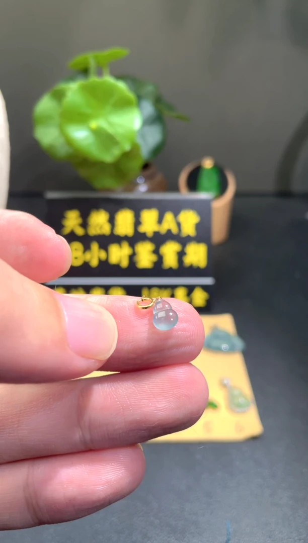颈饰18K金镶嵌翡翠翡翠A货