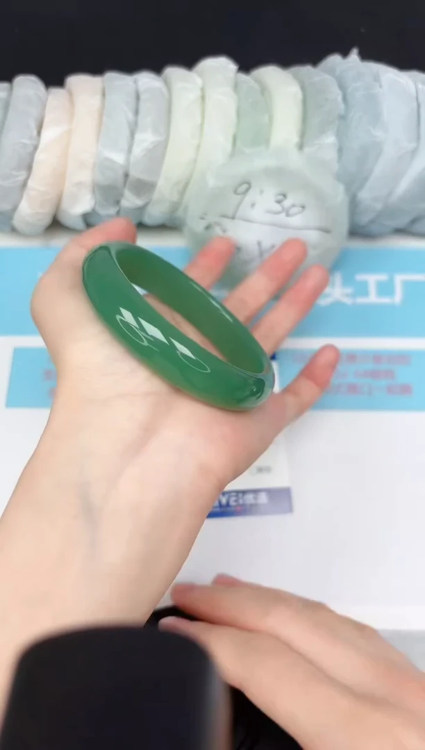 未镶嵌手镯石英质玉48/5859