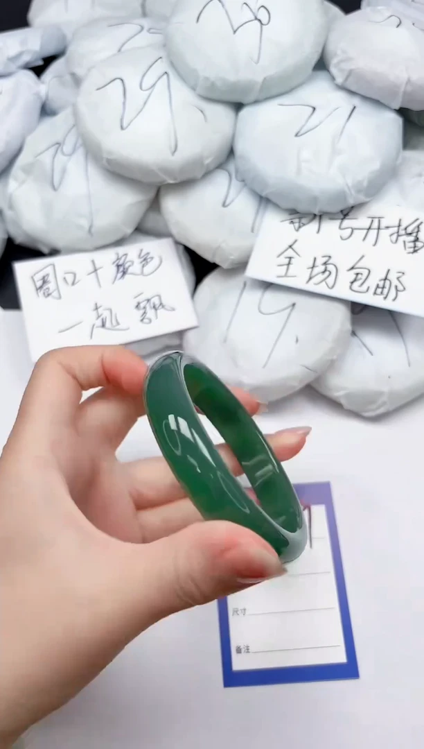 未镶嵌手镯石英质玉A179/62