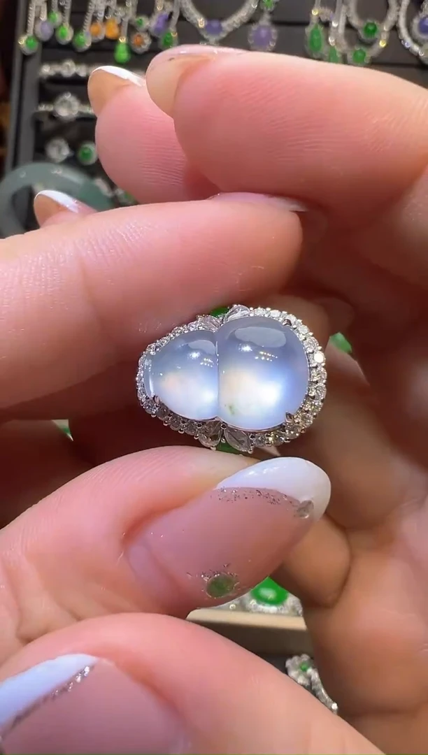 18K金镶嵌戒指翡翠葫芦