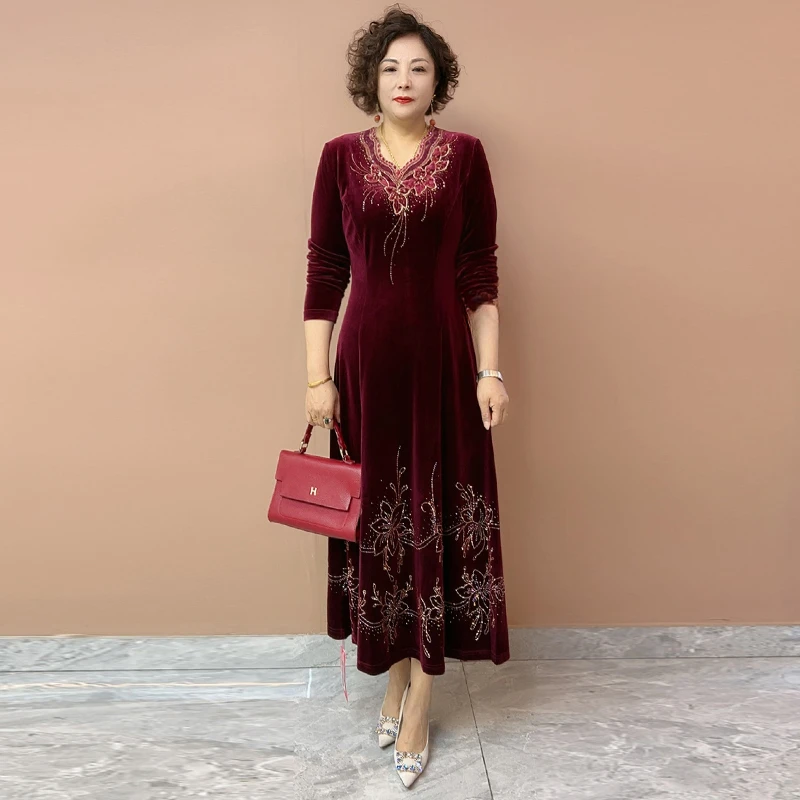 50310中年妈妈洋气连衣裙秋冬新款大码收腰显瘦气质丝绒绣花长裙