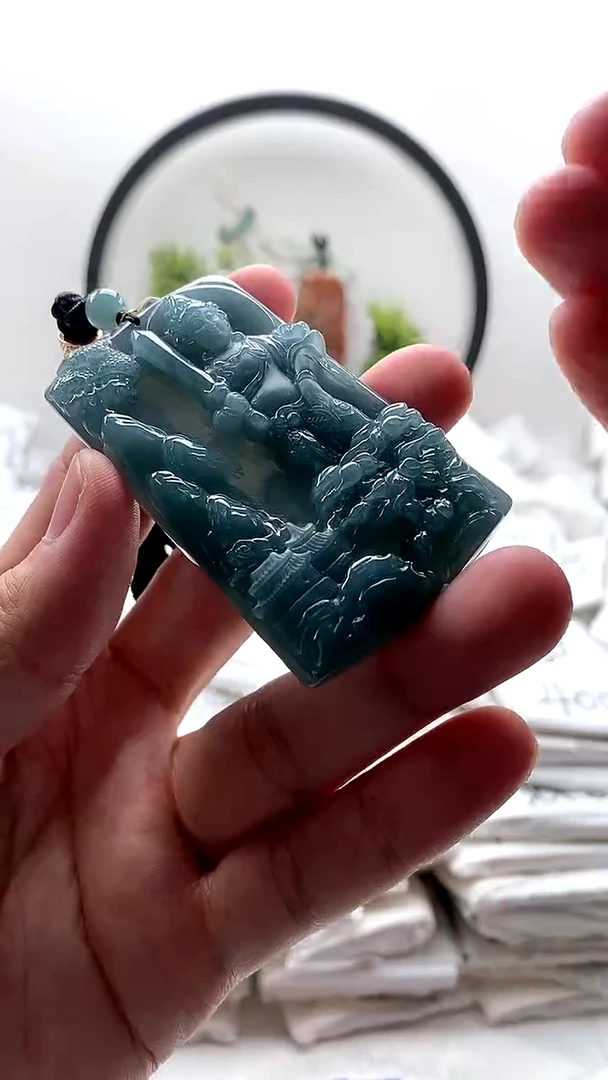 颈饰未镶嵌翡翠虚空藏
