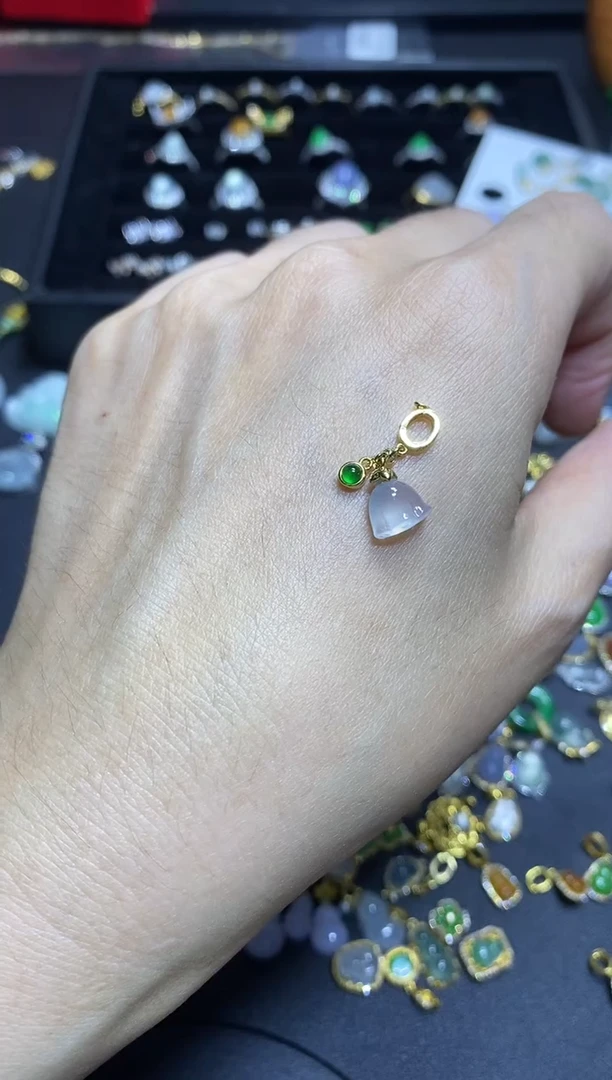 翡翠18K金镶嵌吊坠(不含链)1