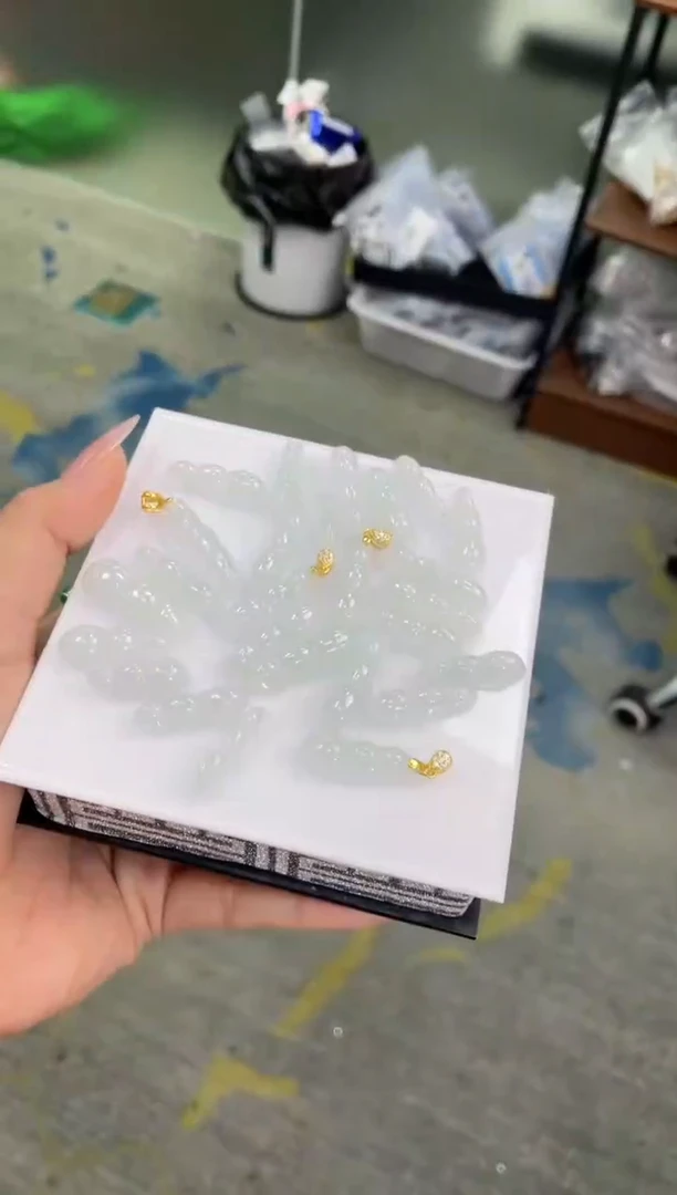 翡翠银S925镶嵌吊坠(赠链)多样性发货发一件