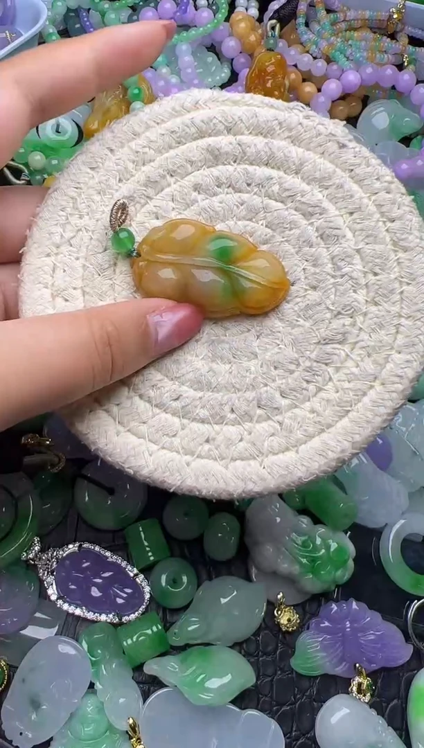 颈饰未镶嵌翡翠天然缅甸翡翠吊坠