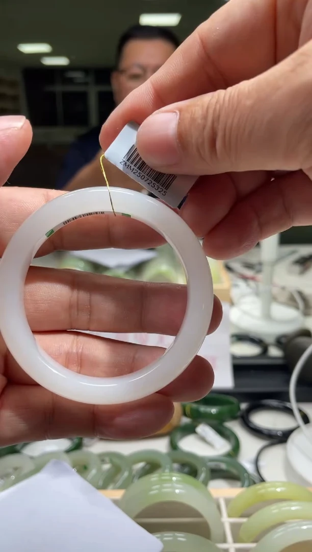 和田玉手镯未镶嵌54-55圈口 5325