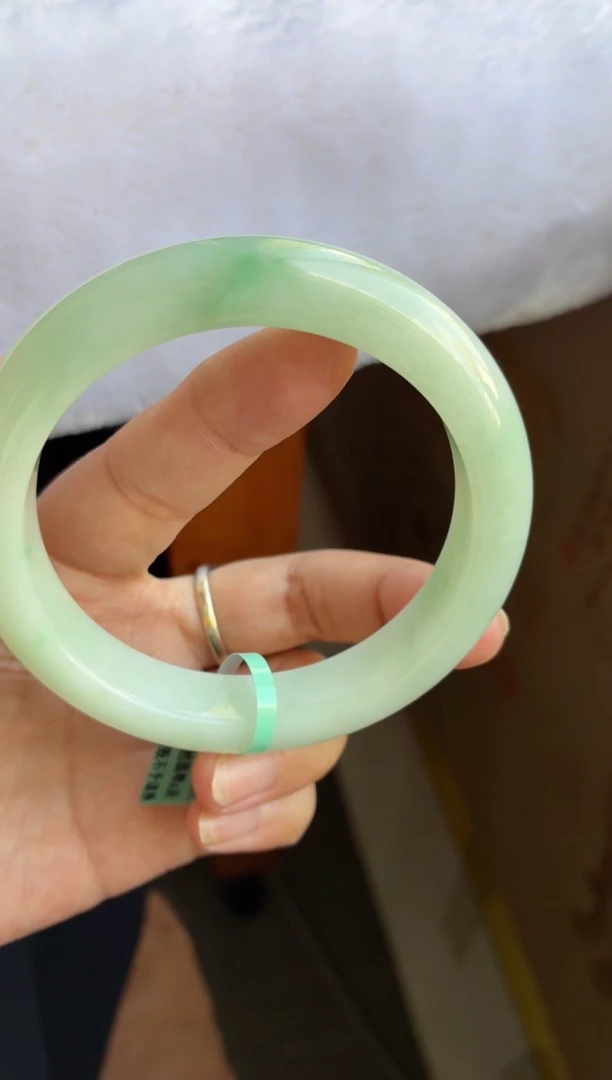 未镶嵌手镯翡翠（高货血漏）细糯果绿13号