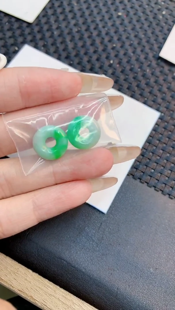 翡翠未镶嵌吊坠(不含链)1