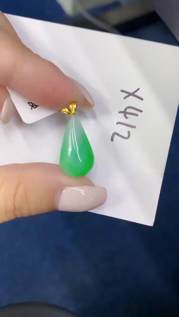 颈饰18K金镶嵌翡翠缅甸天然翡翠A货