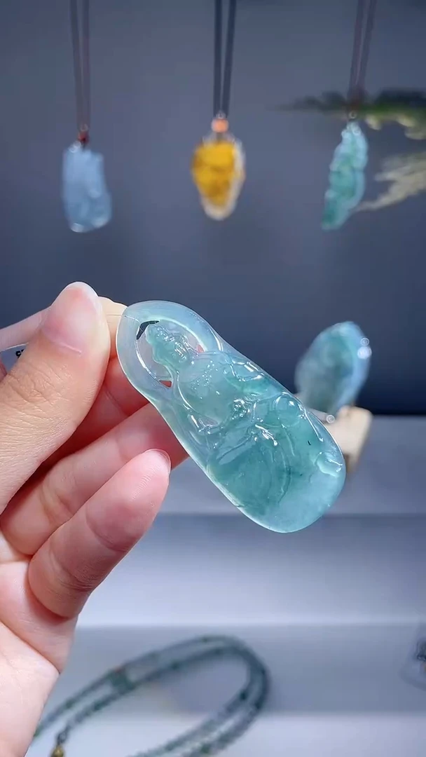 颈饰未镶嵌翡翠观音