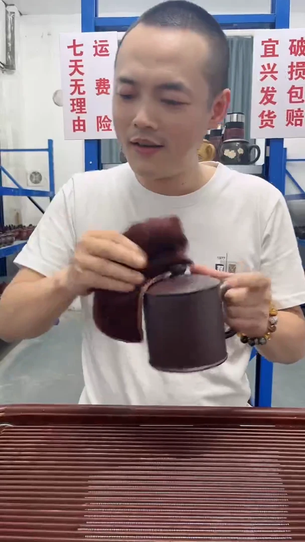 宜兴原矿紫砂紫茄泥光素盖杯