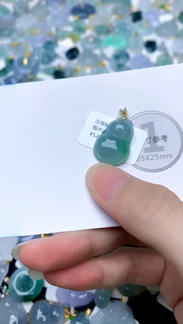 颈饰18K金镶嵌翡翠天然A货翡翠