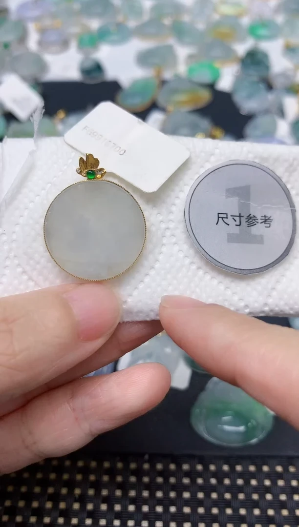 颈饰18K金镶嵌翡翠天然缅甸A货翡翠
