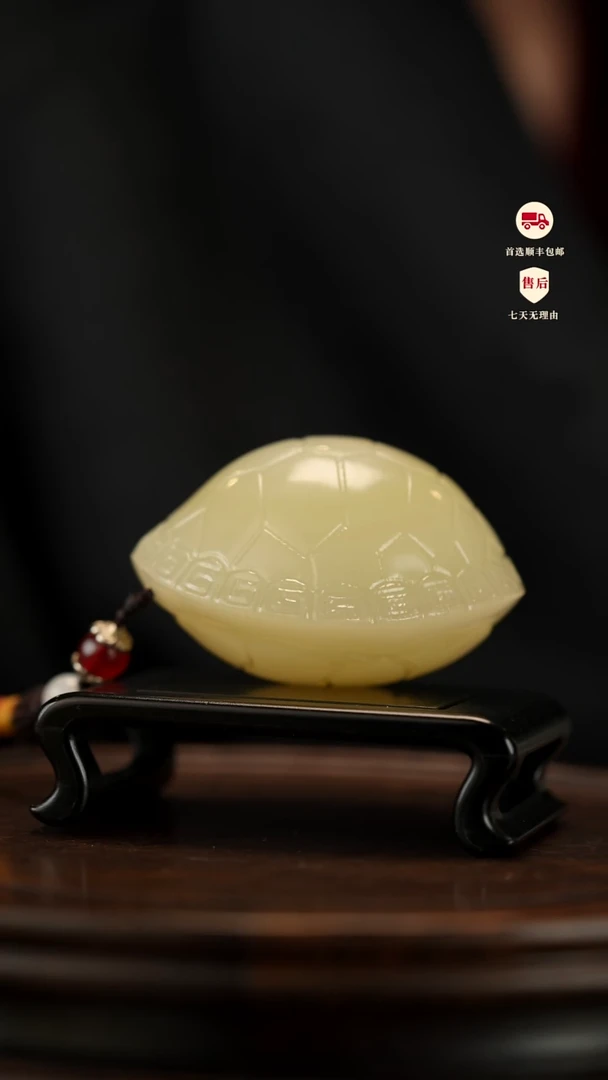 云南石竹叶青雕刻：博古富甲天下手把件摆件