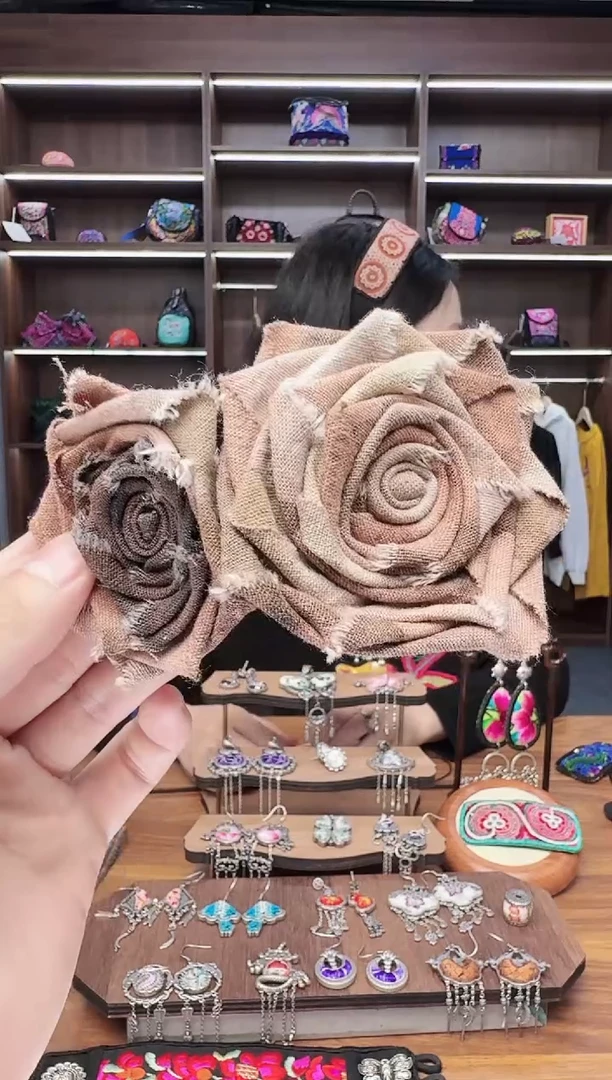 织绣A115蒙阿苏苗绣传承店