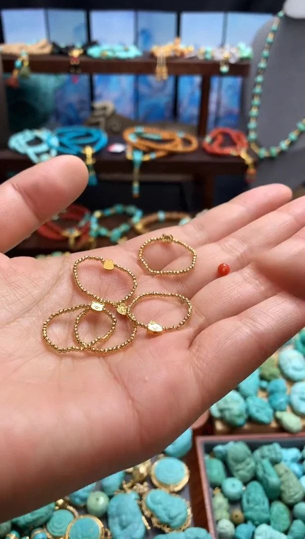 18K金镶嵌南红玛瑙挂件戒指发一个