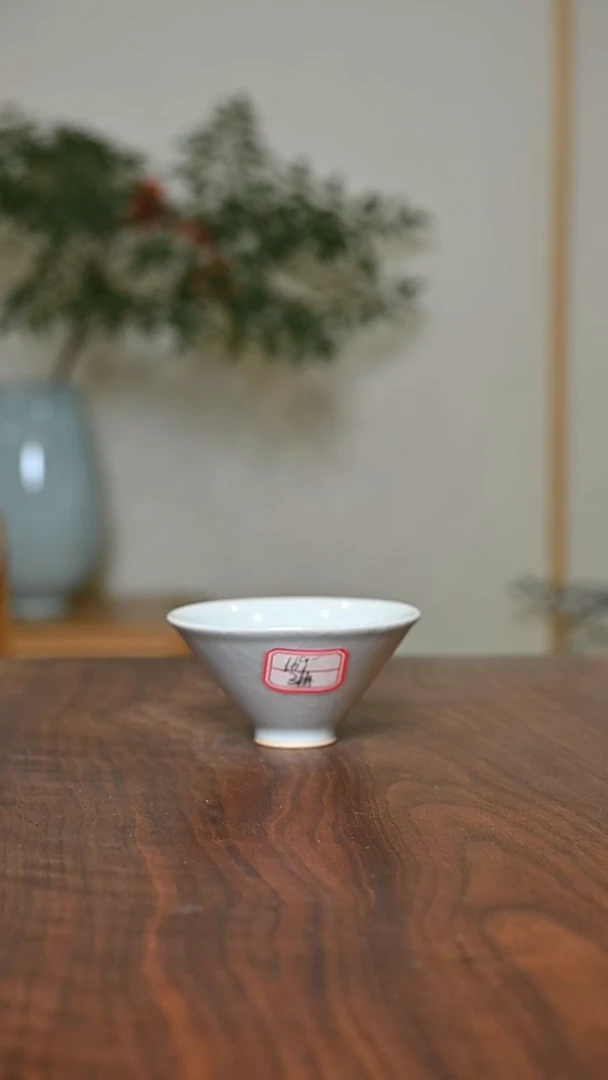 31#斗笠杯 月白釉 微瑕 桑麻款