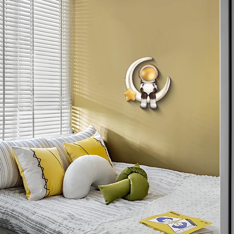 现代装饰画儿童房卧室挂画异形装饰画免钉画木雕月球宇航员2428