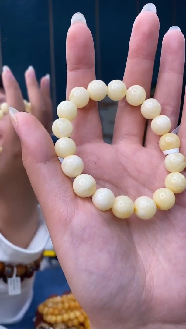 裸石琥珀未镶嵌1/3多样性发其一微瑕20